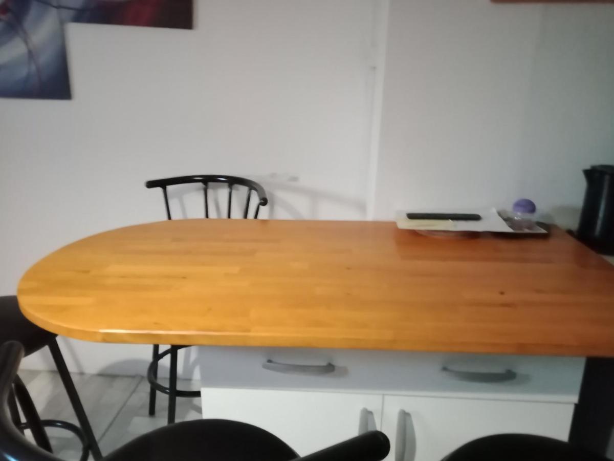 Apartament 895 Alexis Jaubert Saint-Pantaléon-de-Larche Zewnętrze zdjęcie